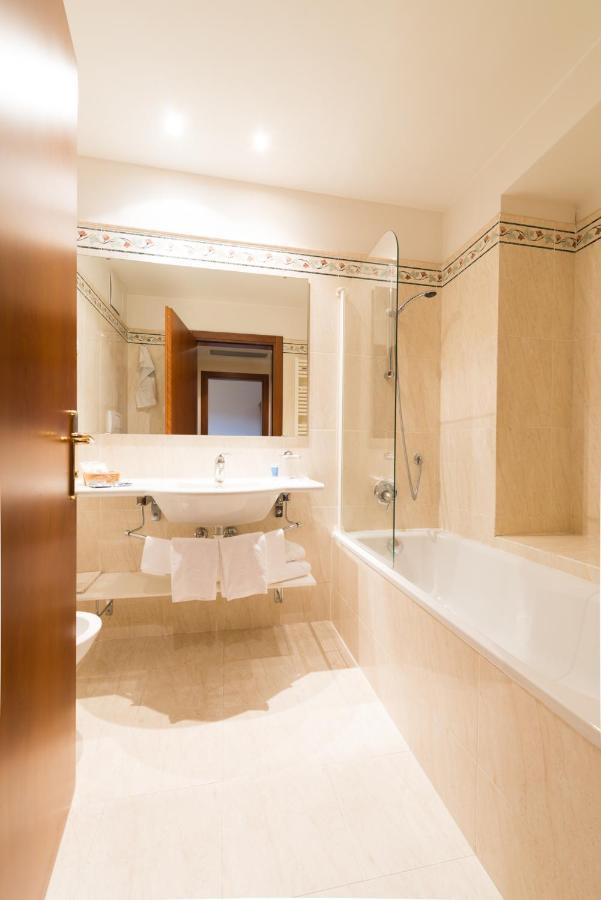 Hotel Eden Левико Терме Екстериор снимка