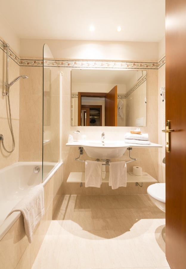 Hotel Eden Левико Терме Екстериор снимка
