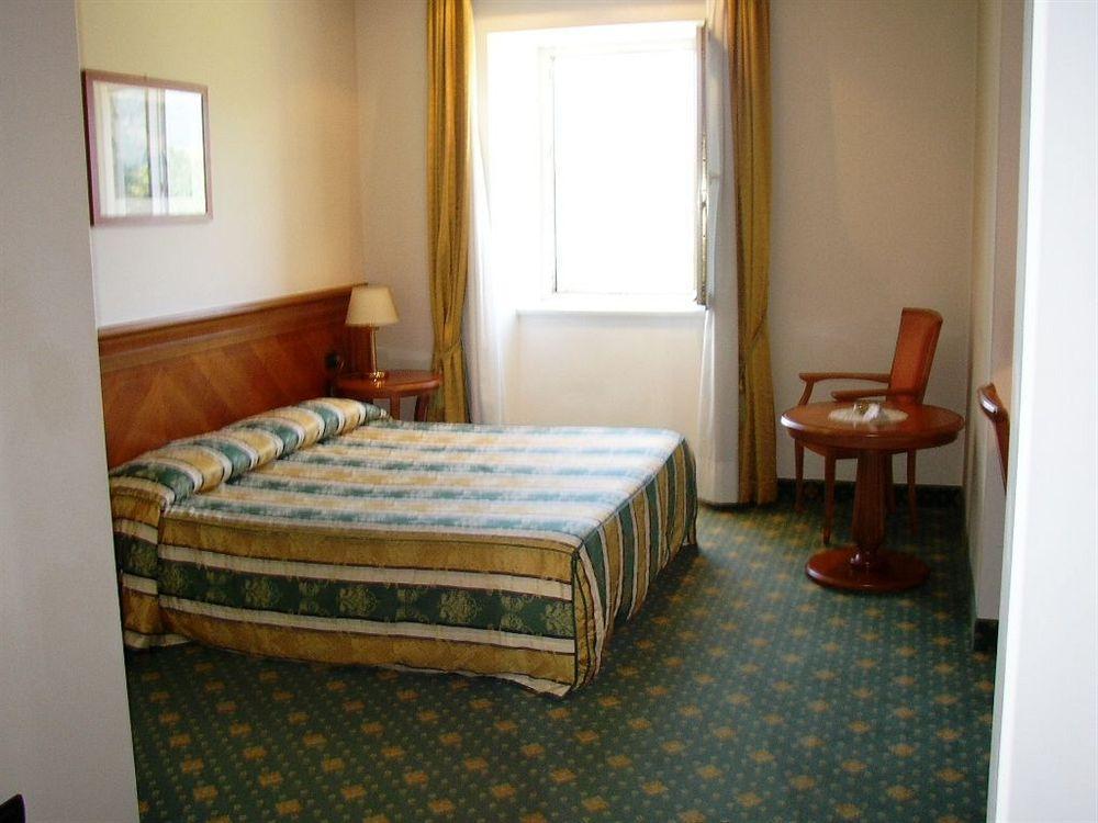 Hotel Eden Левико Терме Екстериор снимка