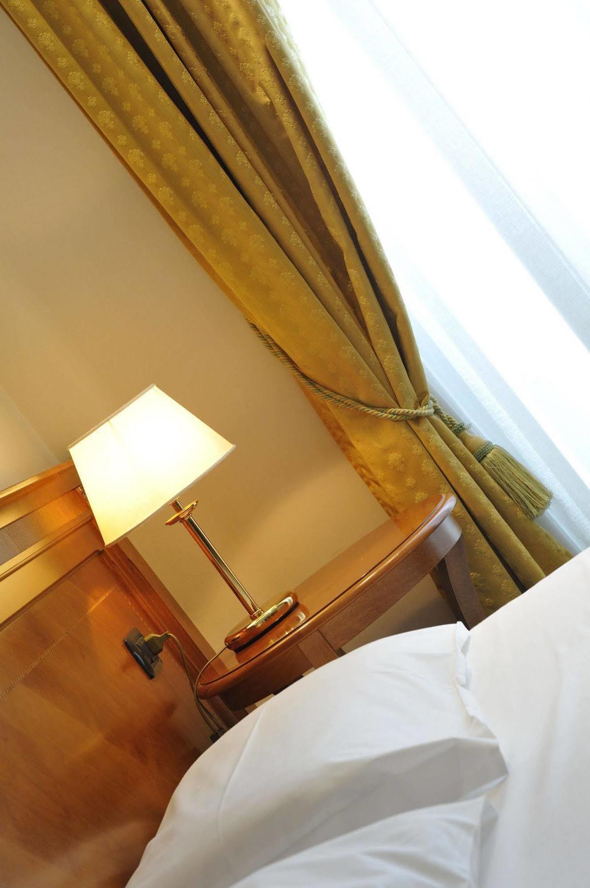 Hotel Eden Левико Терме Екстериор снимка